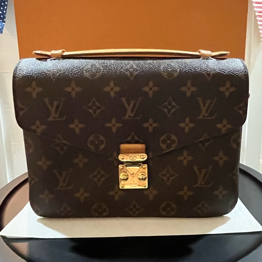 Authentic Louis Vuitton Pochette Métis